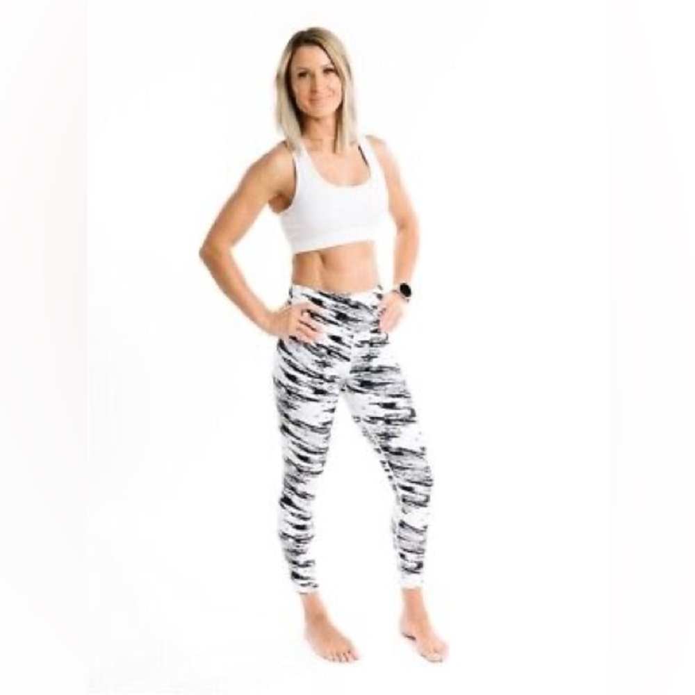 NWT Zyia Active White Radical Light n Tight Hi-Rise 7/8 24" Leggings Size 6-8